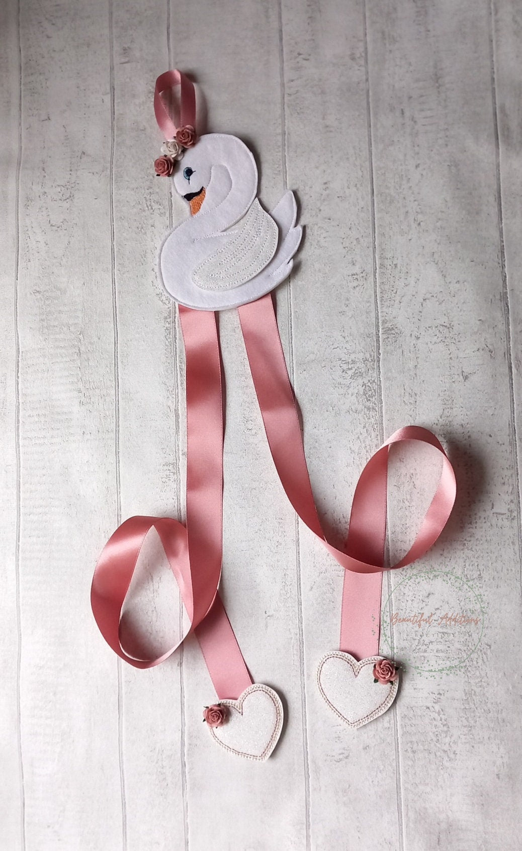 Feltie Swan Bow Holder.